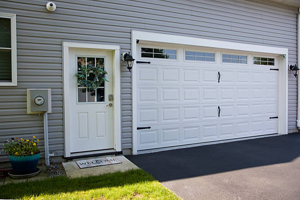 24/7 Emergency Garage Door Panel Replacement experts in Poipu, HI